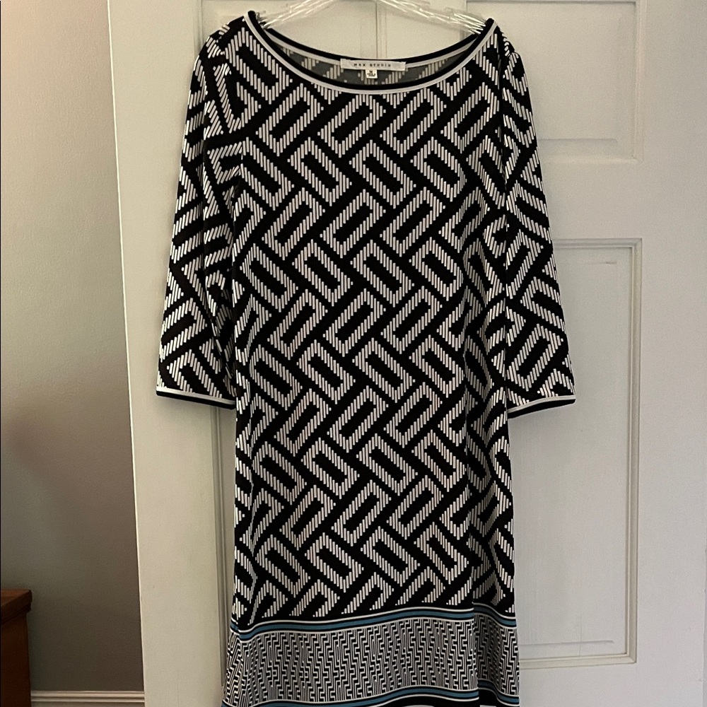 Max Studio Black and White Patterned Long Sleeve Dress